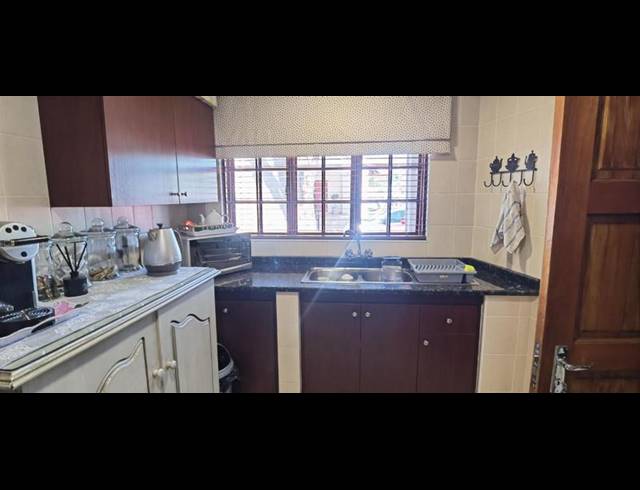 BUSINESS PROPERTY TO RENT IN LYNNWOOD